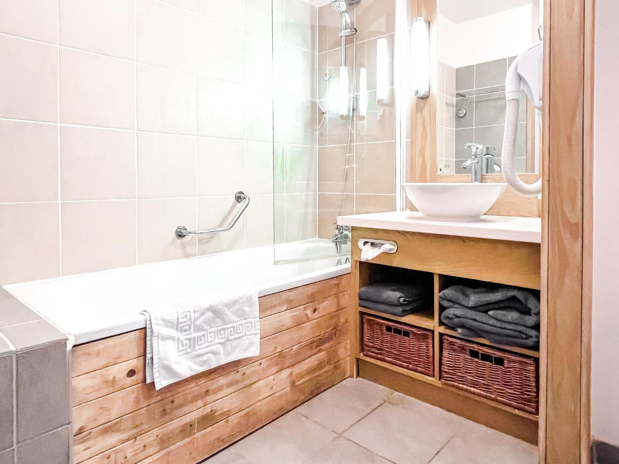 Large One-Bedroom Apartment, Wheelchair Adapted, Les Terrasses D'Eos Flaine Exteriör bild