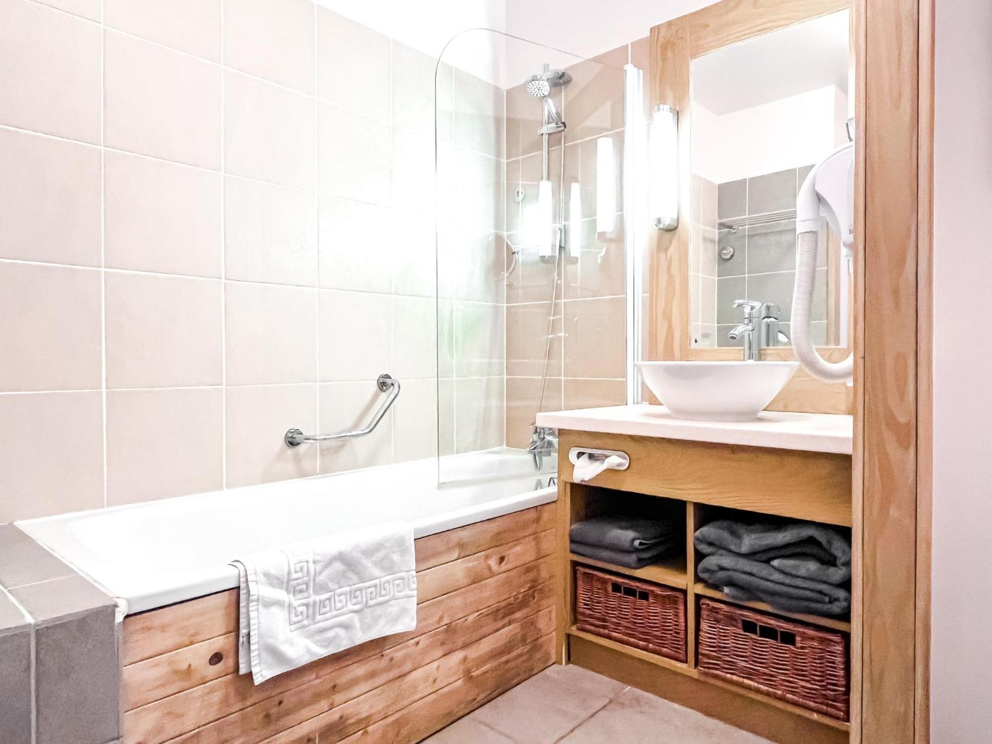 Large One-Bedroom Apartment, Wheelchair Adapted, Les Terrasses D'Eos Flaine Exteriör bild
