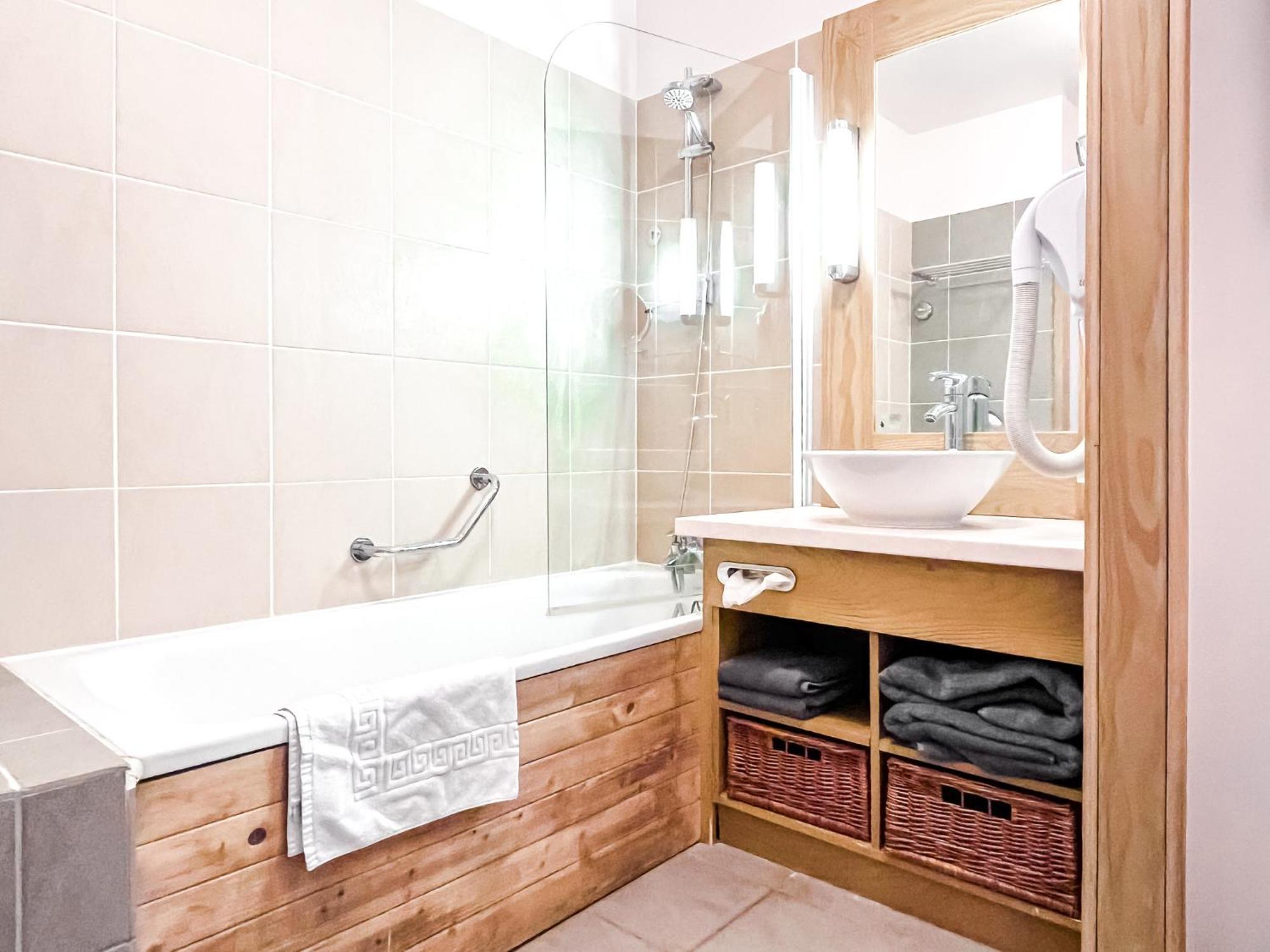 Large One-Bedroom Apartment, Wheelchair Adapted, Les Terrasses D'Eos Flaine Exteriör bild